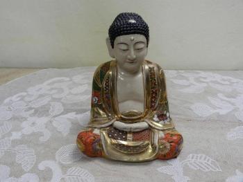 Bohatě zdobená soška Buddhy - Satsuma, Japonsko Bohatě zdobená soška Buddhy - Satsuma, Japonsko