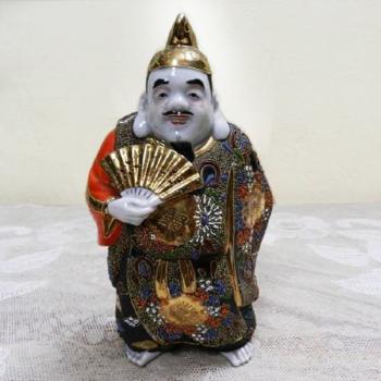 Bohatě zdobená soška, bůžek - Satsuma, Japonsko Bohatě zdobená soška, bůžek - Satsuma, Japonsko