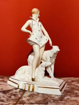 Royal Dux, Dáma se dvěma chrty Royal Dux, Dáma se dvěma chrty