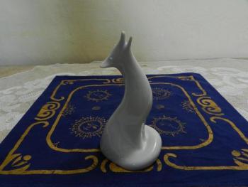 Bílá soška, liška, brusel - J. Ježek, Royal Dux Bílá soška, liška, brusel - J. Ježek, Royal Dux