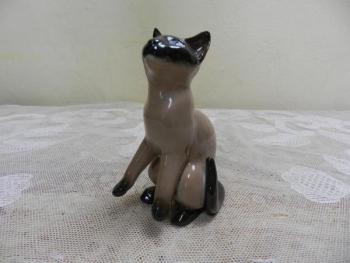 Porcelánová plastika, sedící kočka - Kodaň Porcelánová plastika, sedící kočka - Kodaň