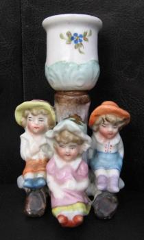 Figurální svícen tří dětí (Německo) Figurální svícen tří dětí (Německo)