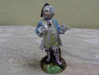 Porcenánová figurka, kavalír - Čechy Porcenánová figurka, kavalír - Čechy