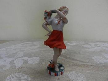 Soška dívky - Marie Fischerová Kvěchová, Březová Soška dívky - Marie Fischerová Kvěchová, Březová