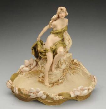 Royal Dux, Dívka s lasturou, secesní porcelán