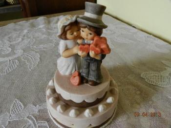 Hrací figurální dort Nina Marco GOEBEL GERMANY