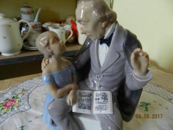Porcelánová soška: Čtenář Porcelánová soška: Čtenář