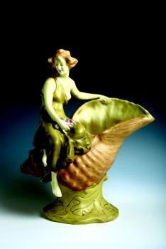 Dívka sedící na mušli Dívka sedící na mušli