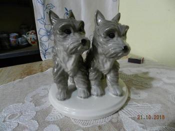 Sousoší Psi Amphora Teplice Sousoší Psi Amphora Teplice