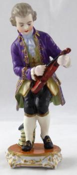 Chlapec ladící housle - Pasov, Německo Chlapec ladící housle - Pasov, Německo