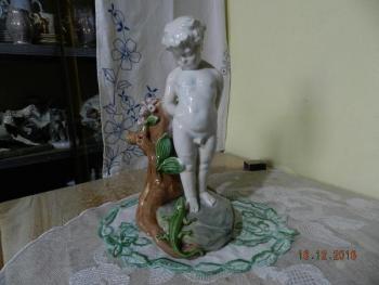 Putto s ještěrkou - figurální Váza Putto s ještěrkou - figurální Váza