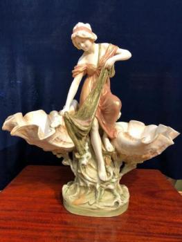 Royal Dux, Secesní figurální žardiniéra Royal Dux, Secesní figurální žardiniéra