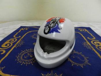 Popelnk ve tvaru motocyklov pilby - Thun